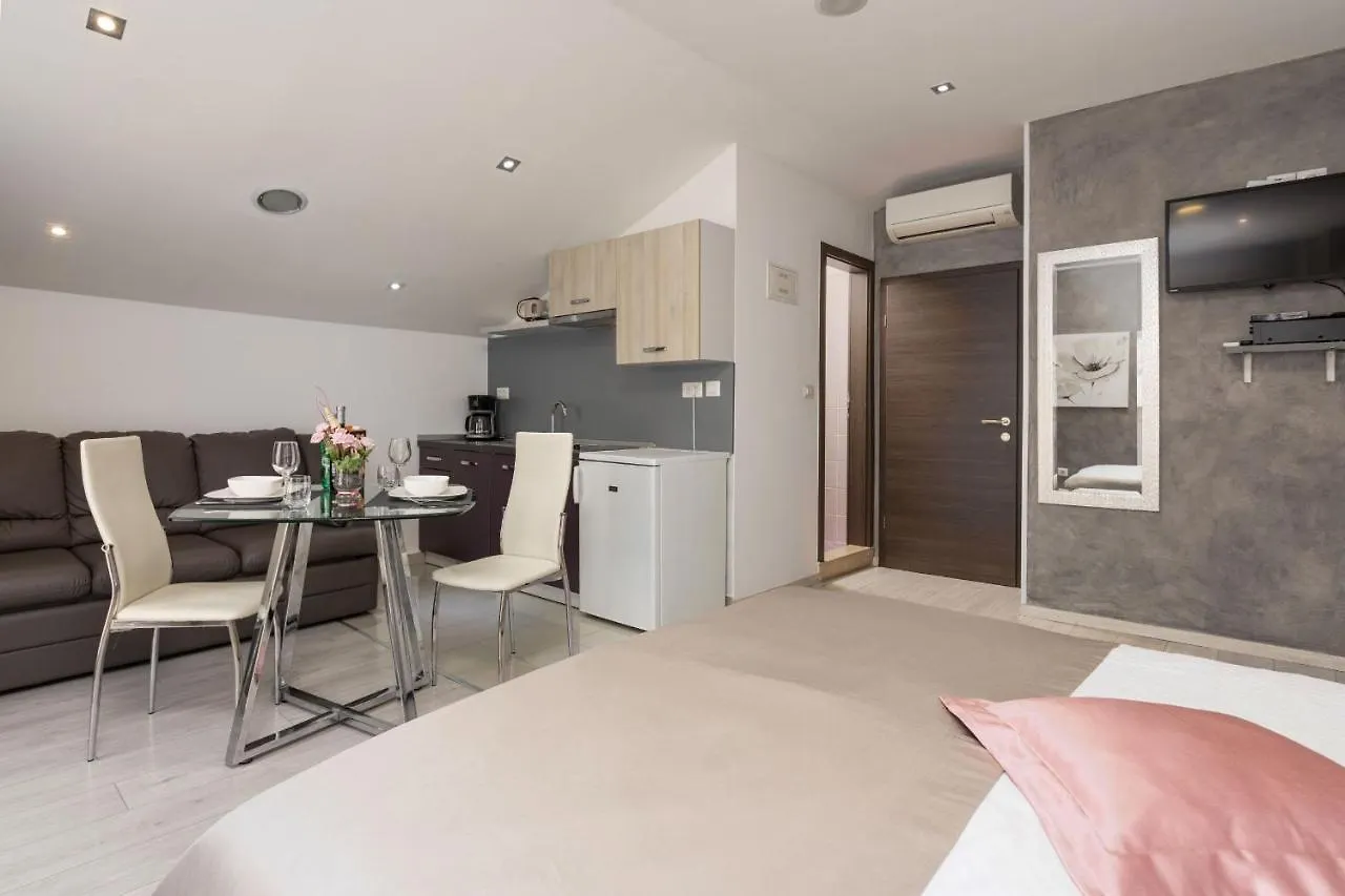 Apartments Deny Vrsar 0*,  Croatia